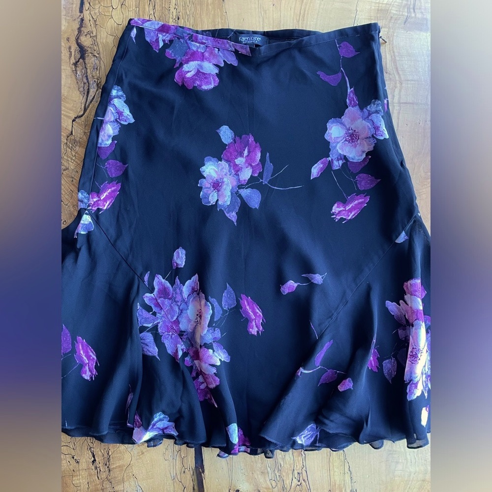 Karen Kane Women’s Black Floral Skirt